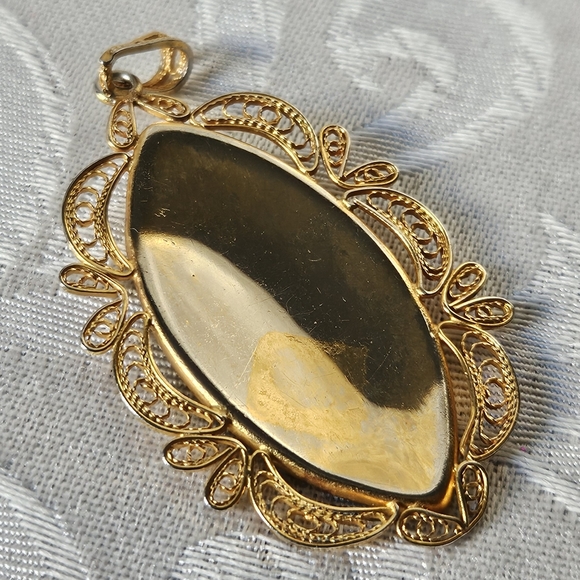 Vintage Damascene Etched Floral Design Gold Tone Pendant - Picture 3 of 7